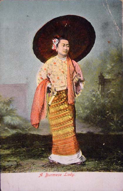 หญิงชนชั้นสูงชาวพม่ากับผ้าลุนตยา