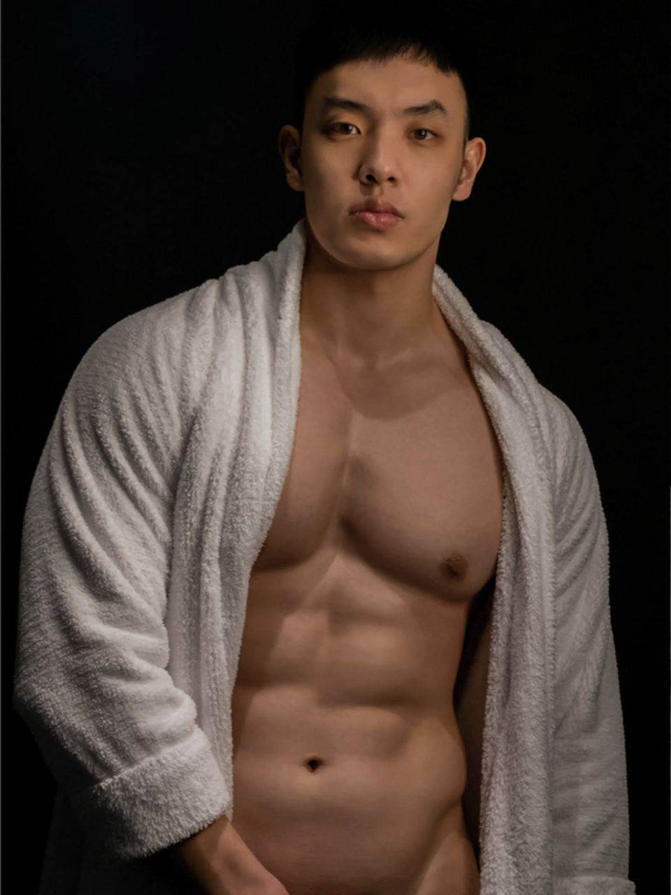 หนุ่มหล่อขึ้นปก 1027.7