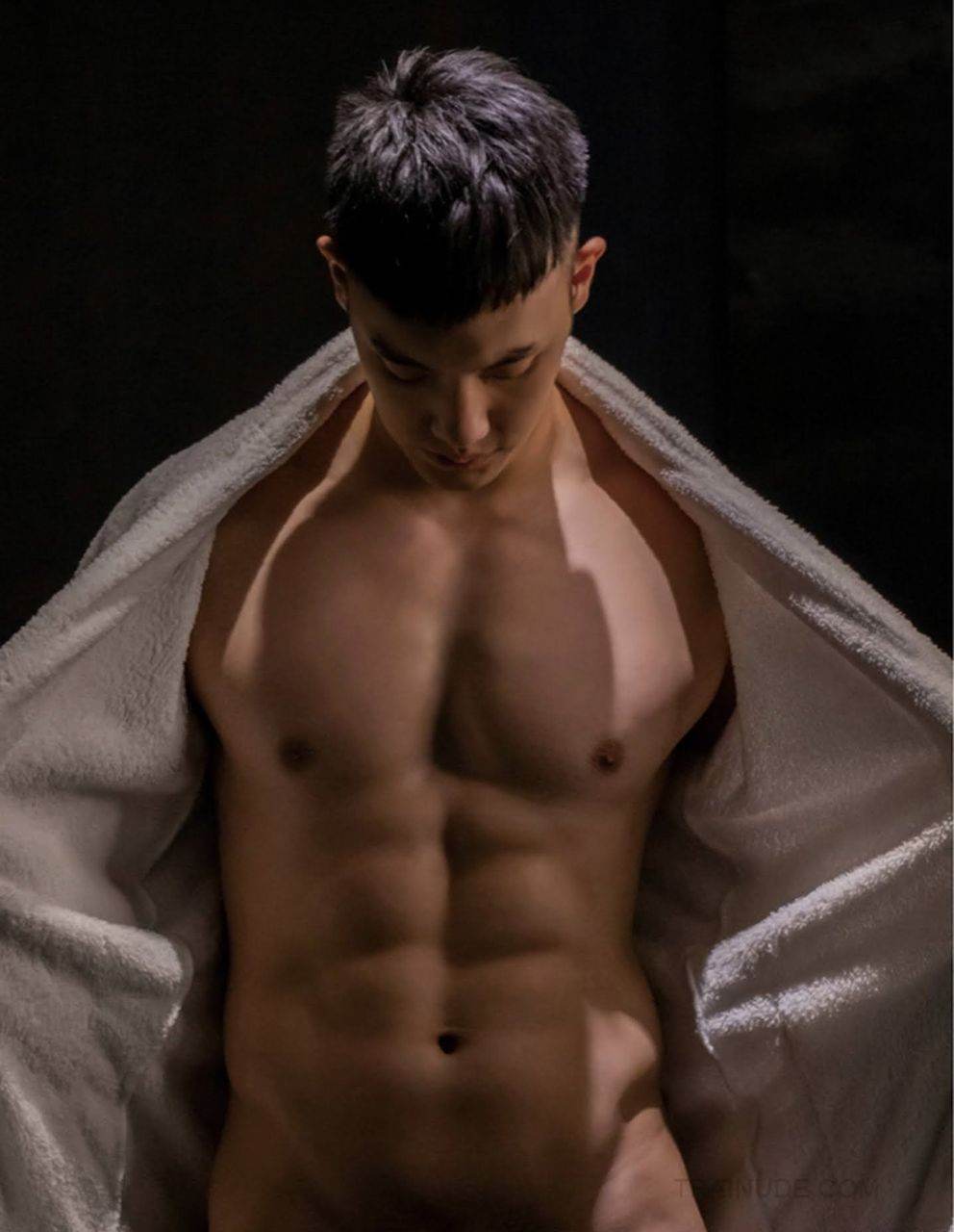 หนุ่มหล่อขึ้นปก 1027.7