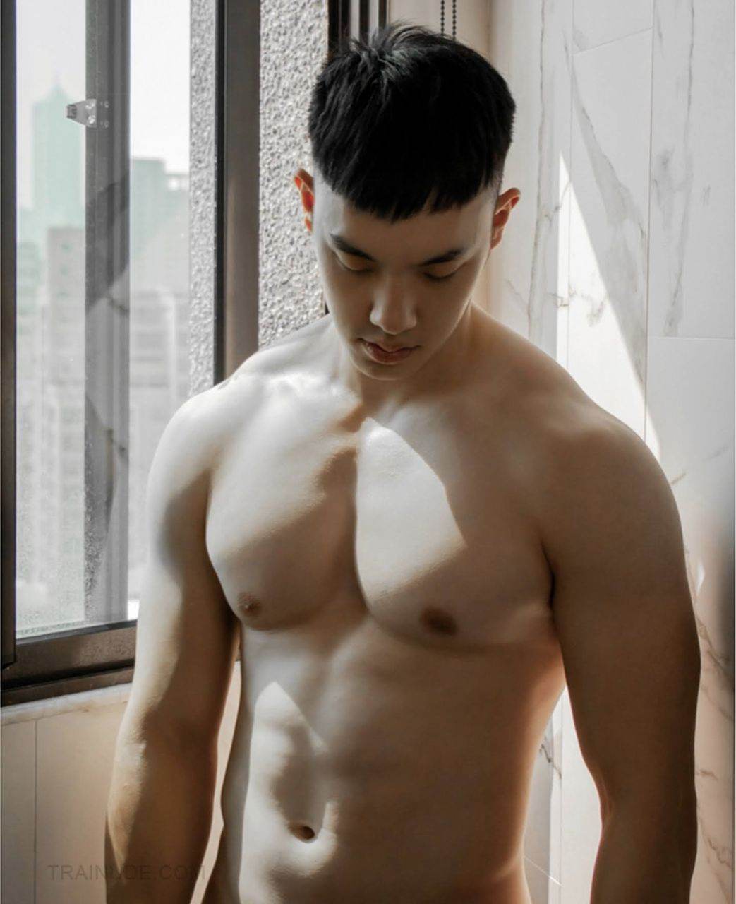 หนุ่มหล่อขึ้นปก 1027.7