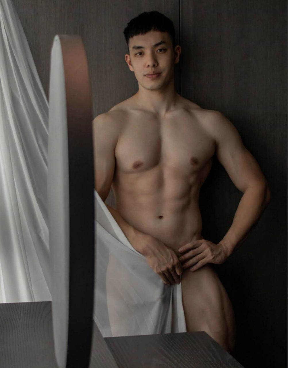 หนุ่มหล่อขึ้นปก 1027.7