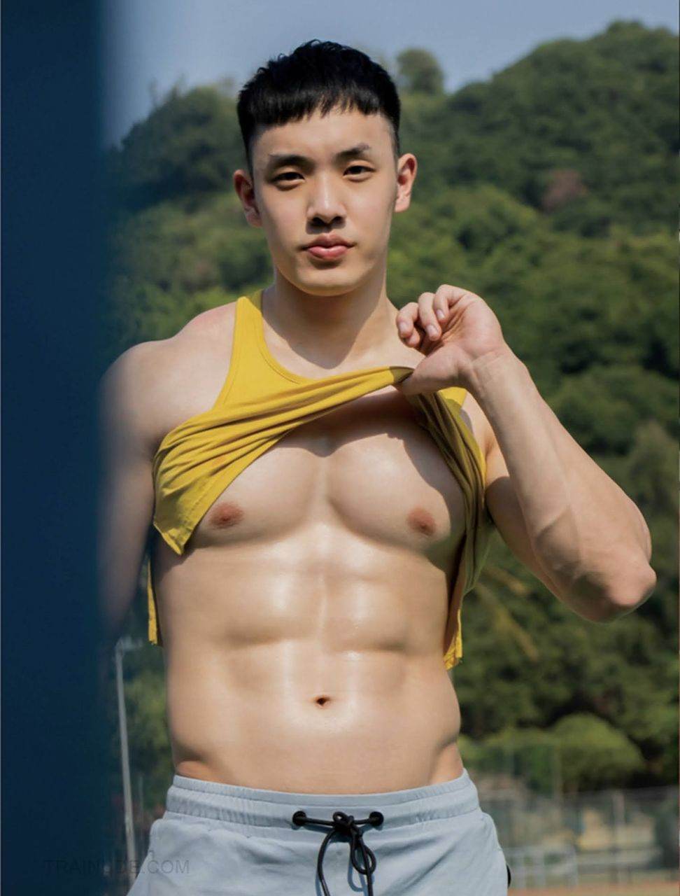 หนุ่มหล่อขึ้นปก 1027.7