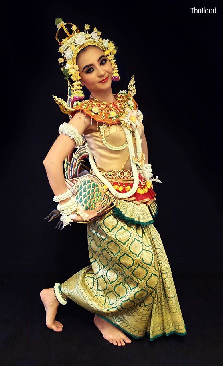 รำกินรีทรงเครื่อง: Kinnaree Song krueng dance | THAILAND 🇹🇭