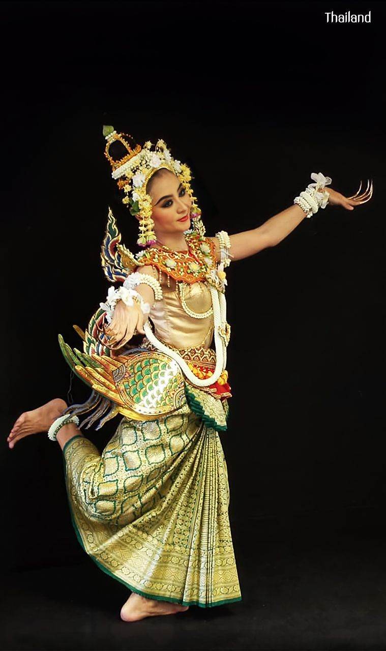 รำกินรีทรงเครื่อง: Kinnaree Song krueng dance | THAILAND 🇹🇭