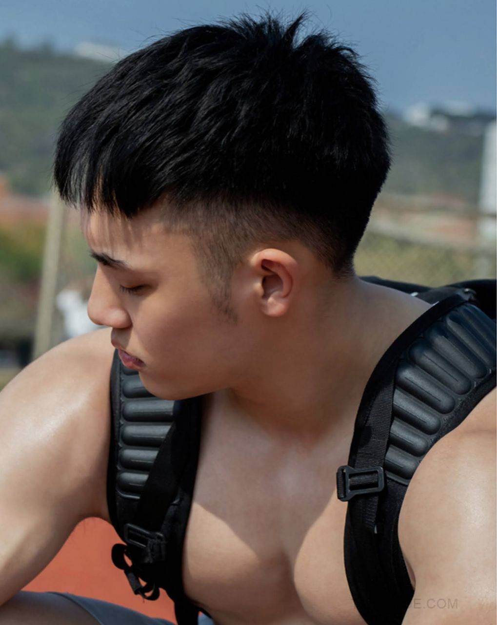 หนุ่มหล่อขึ้นปก 1027.8