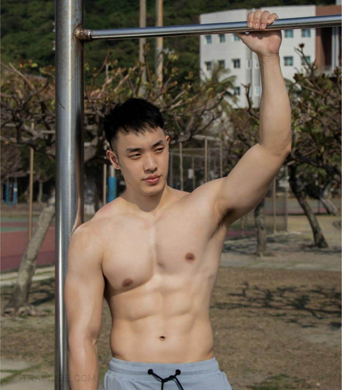 หนุ่มหล่อขึ้นปก 1027.8
