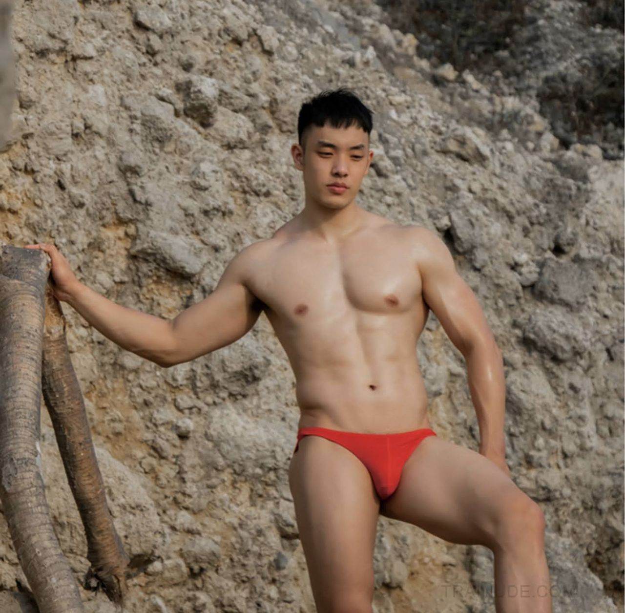 หนุ่มหล่อขึ้นปก 1027.8