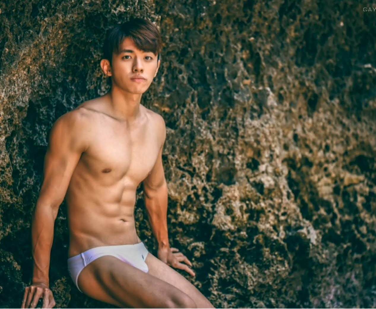 หนุ่มหล่อขึ้นปก 1033