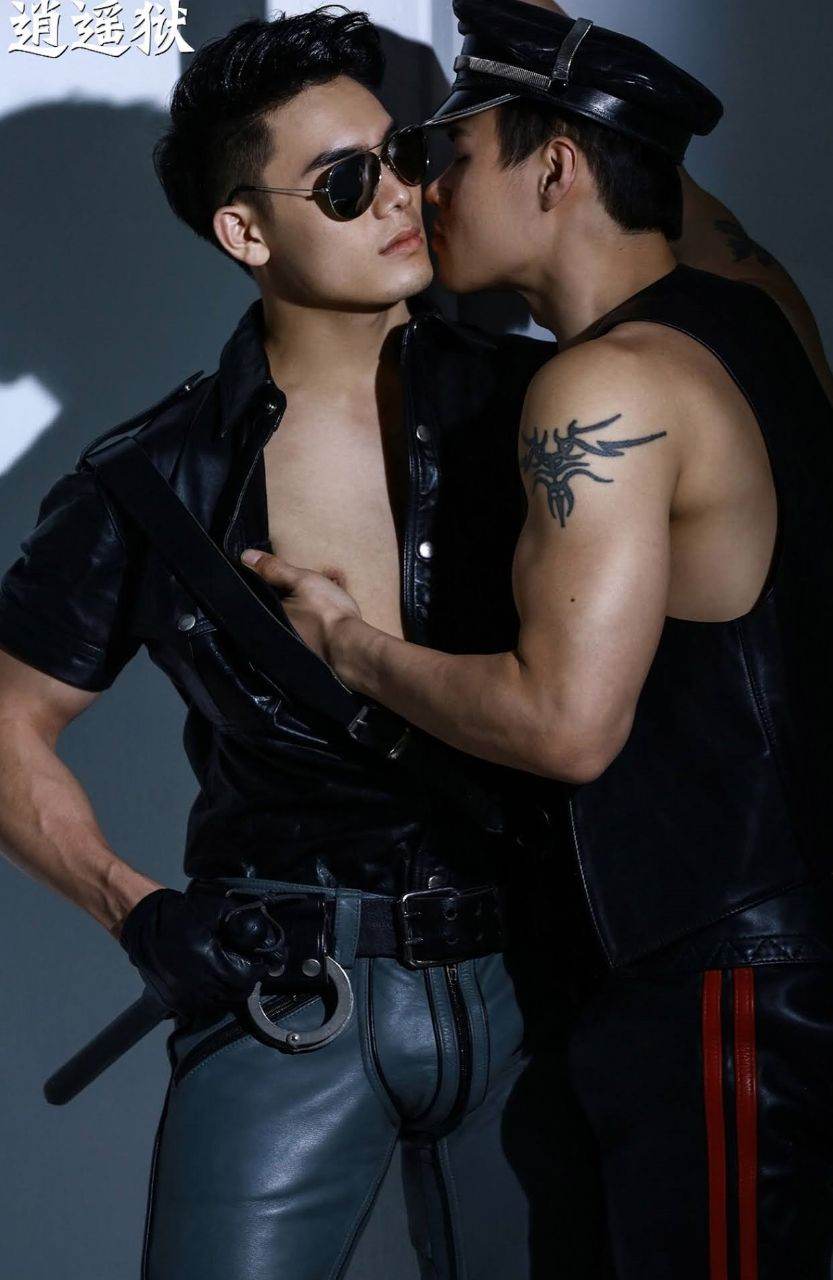 หนุ่มหล่อขึ้นปก 1029.1