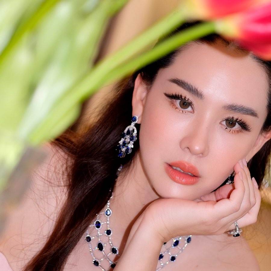 นุ้ย สุจิรา เรื่อง มหาชนชาวแฟลต