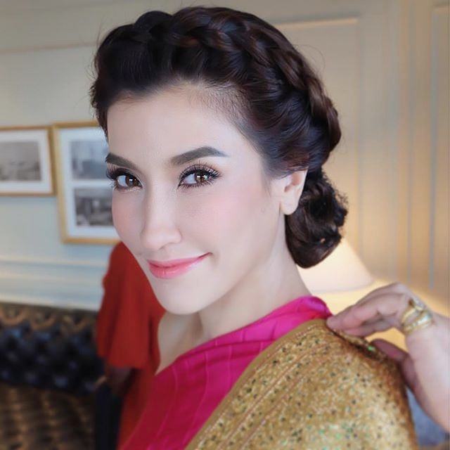 แองจี้ เฮสติ้งส์ เรื่อง โสดสโมสร