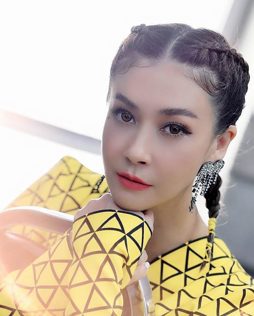 เอมี่ กลิ่นประทุม เรื่อง ทะเลริษยา