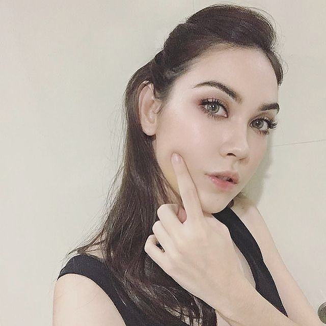 แมท ภีรณีย์ เรื่อง ชมพู่แก้มแหม่ม