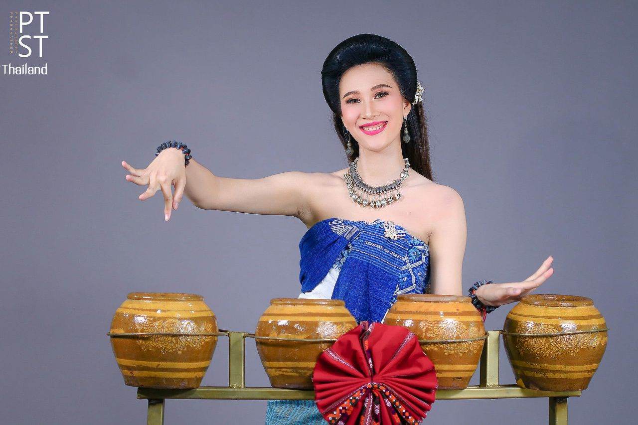 "นางไห-หมากกั๊บแก้บ" Isan traditional dance | THAILAND 🇹🇭