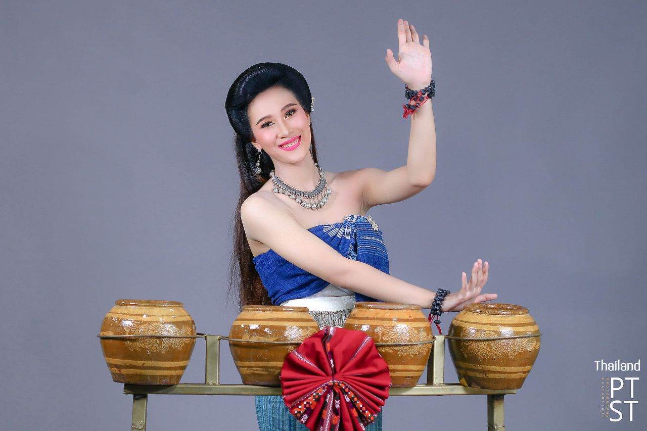 "นางไห-หมากกั๊บแก้บ" Isan traditional dance | THAILAND 🇹🇭