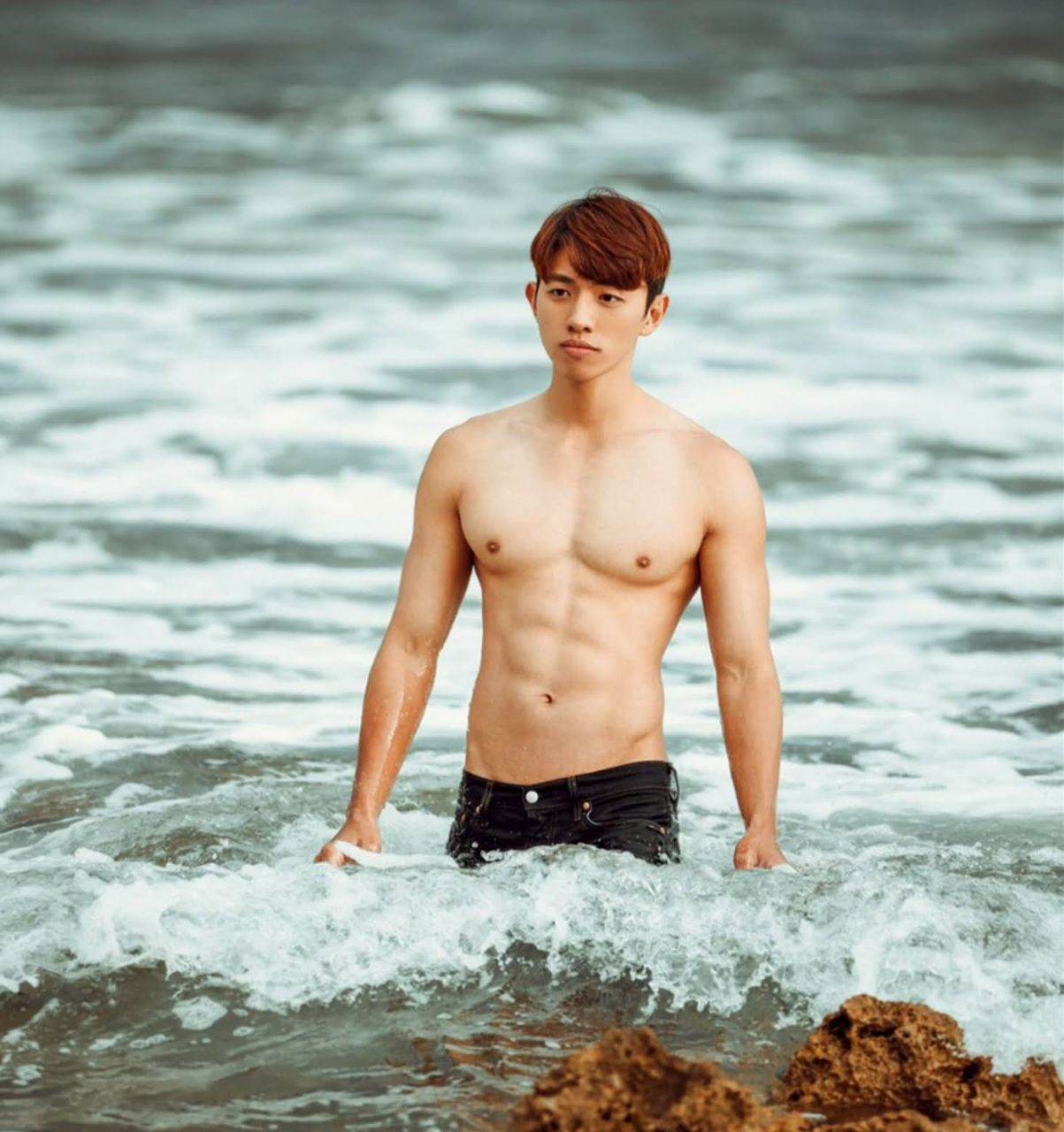 หนุ่มหล่อขึ้นปก 1033.1