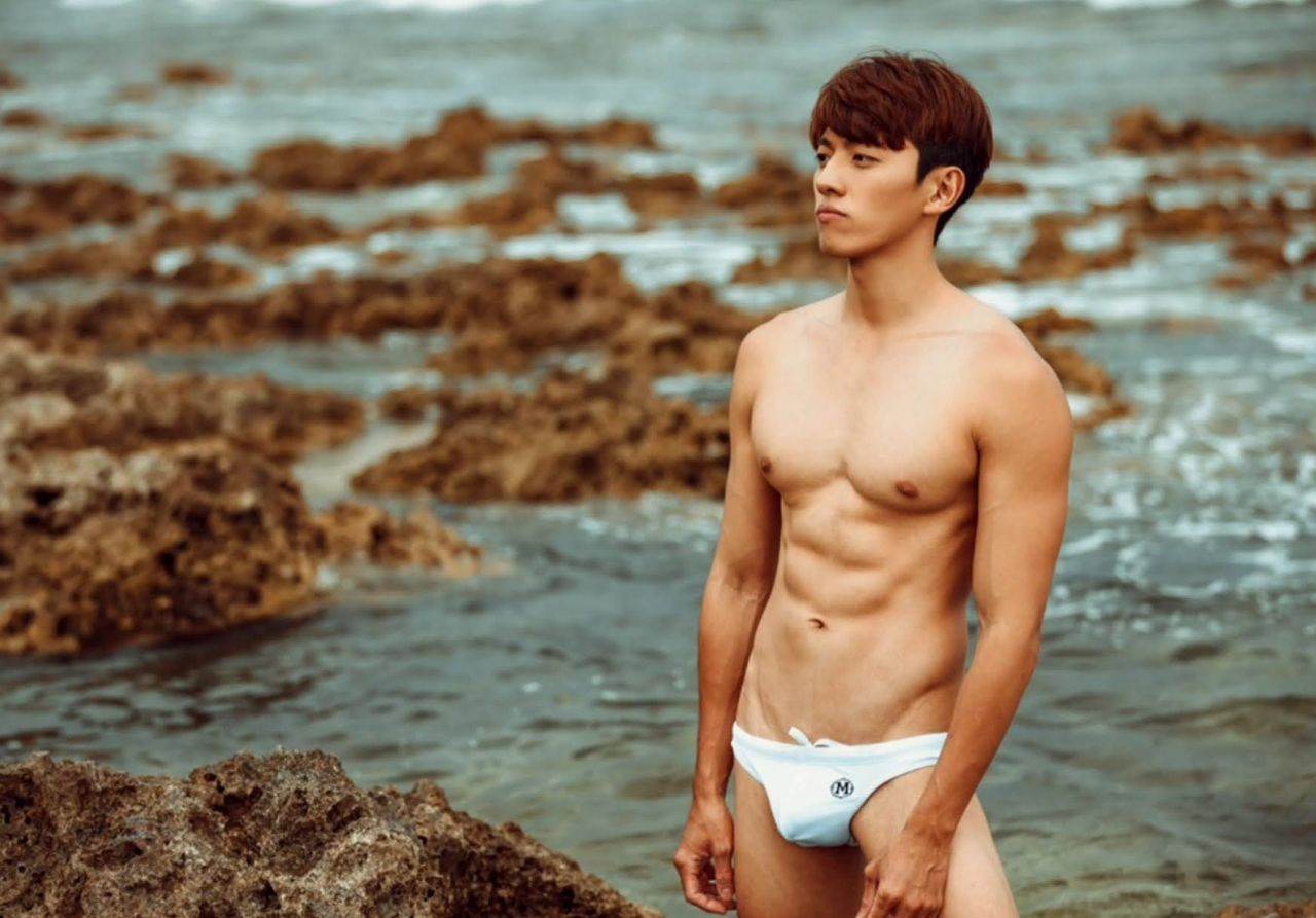 หนุ่มหล่อขึ้นปก 1033.1