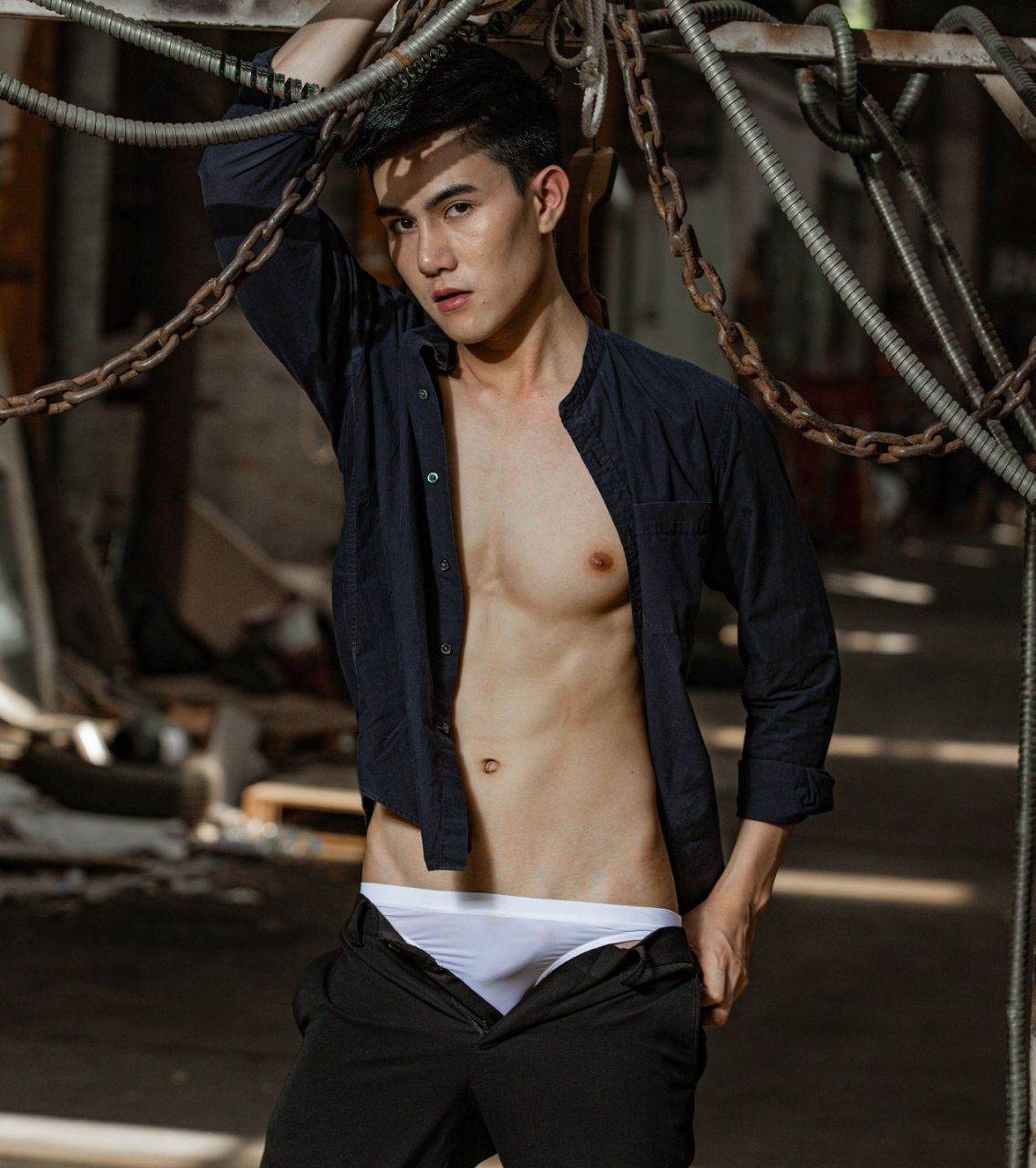 หนุ่มหล่อขึ้นปก 1034.1