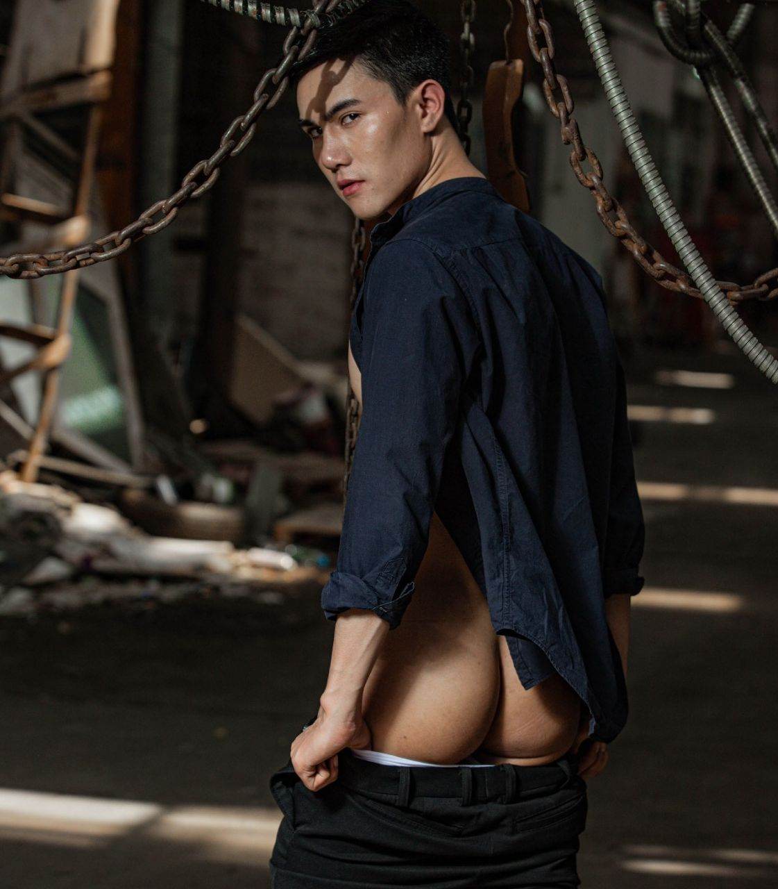 หนุ่มหล่อขึ้นปก 1034.1