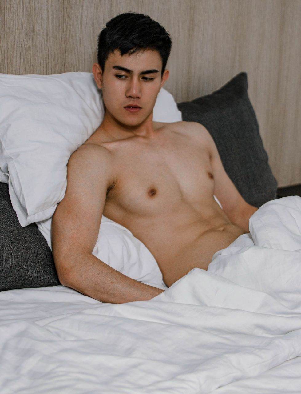 หนุ่มหล่อขึ้นปก 1034.1