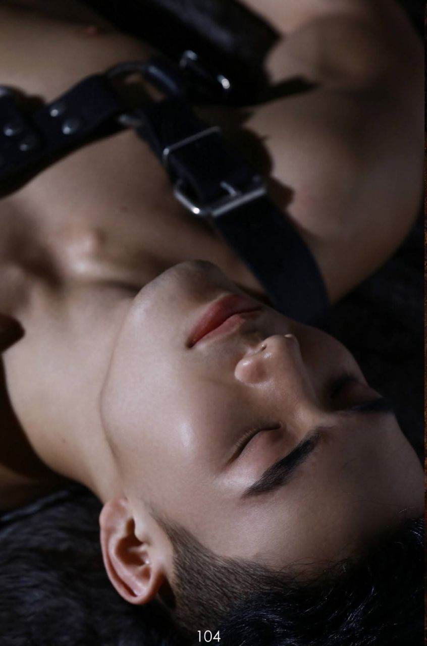 หนุ่มหล่อขึ้นปก 1029.3