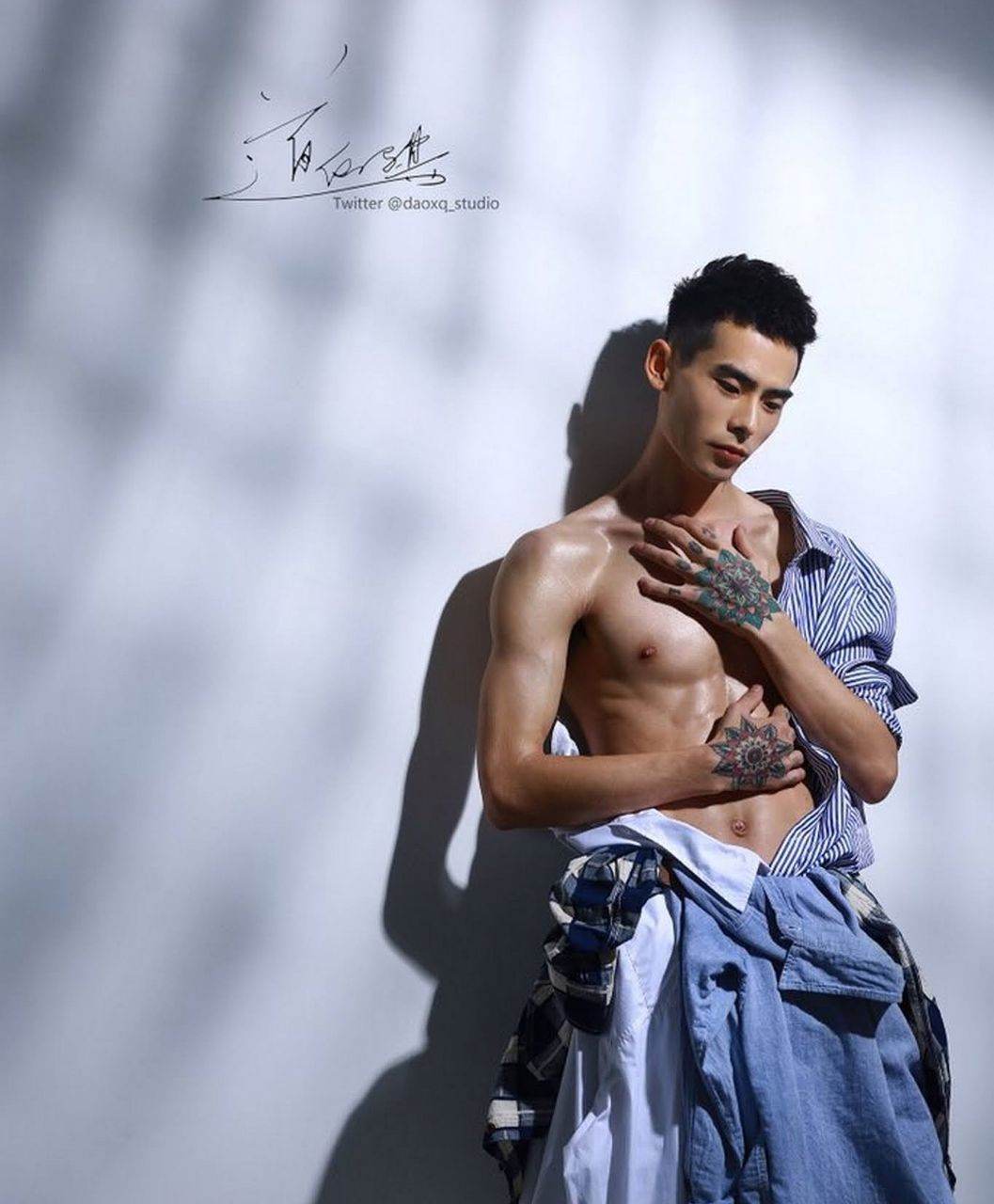 หนุ่มหล่อขึ้นปก 1029.3