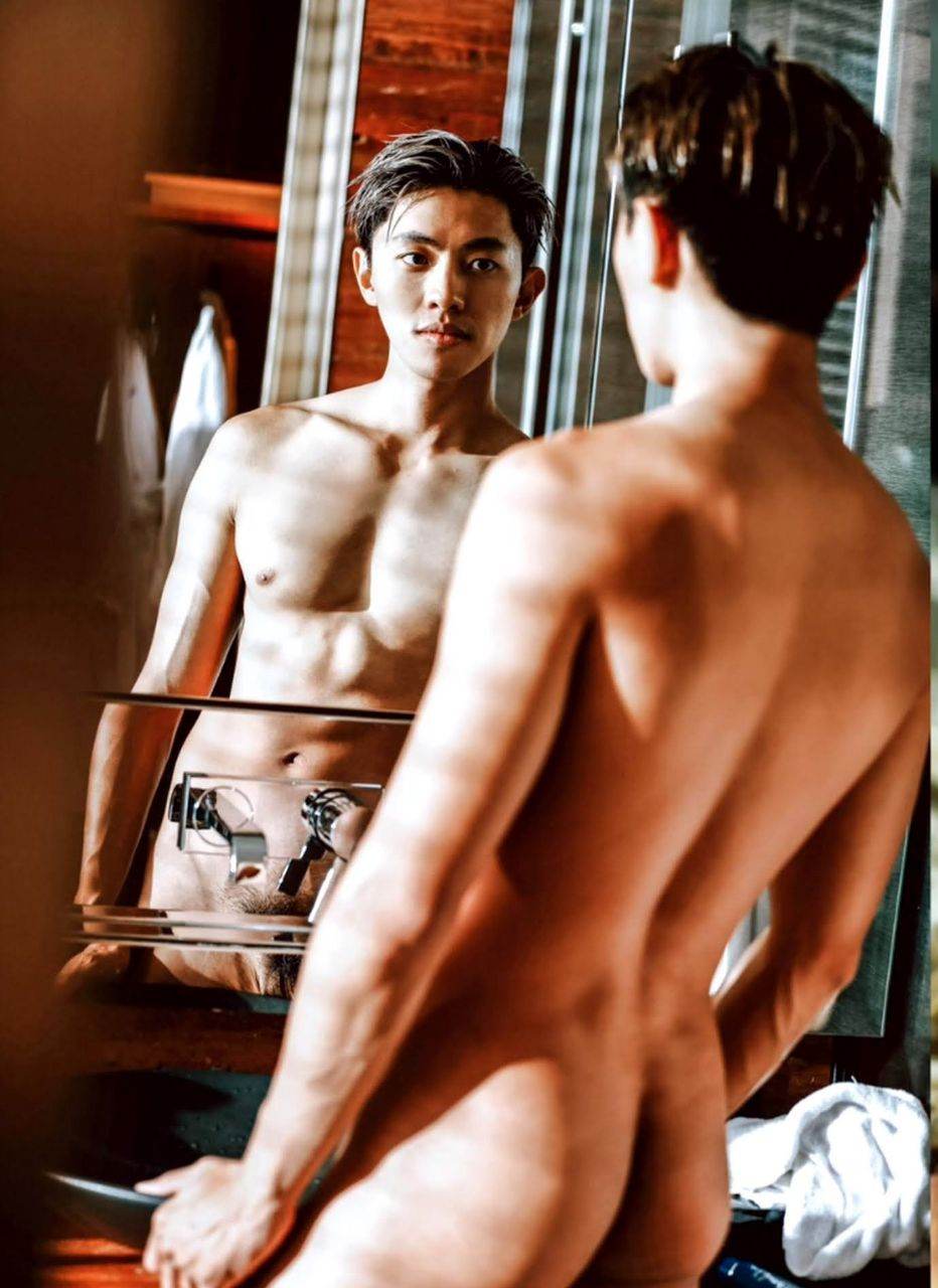 หนุ่มหล่อขึ้นปก 1033.2