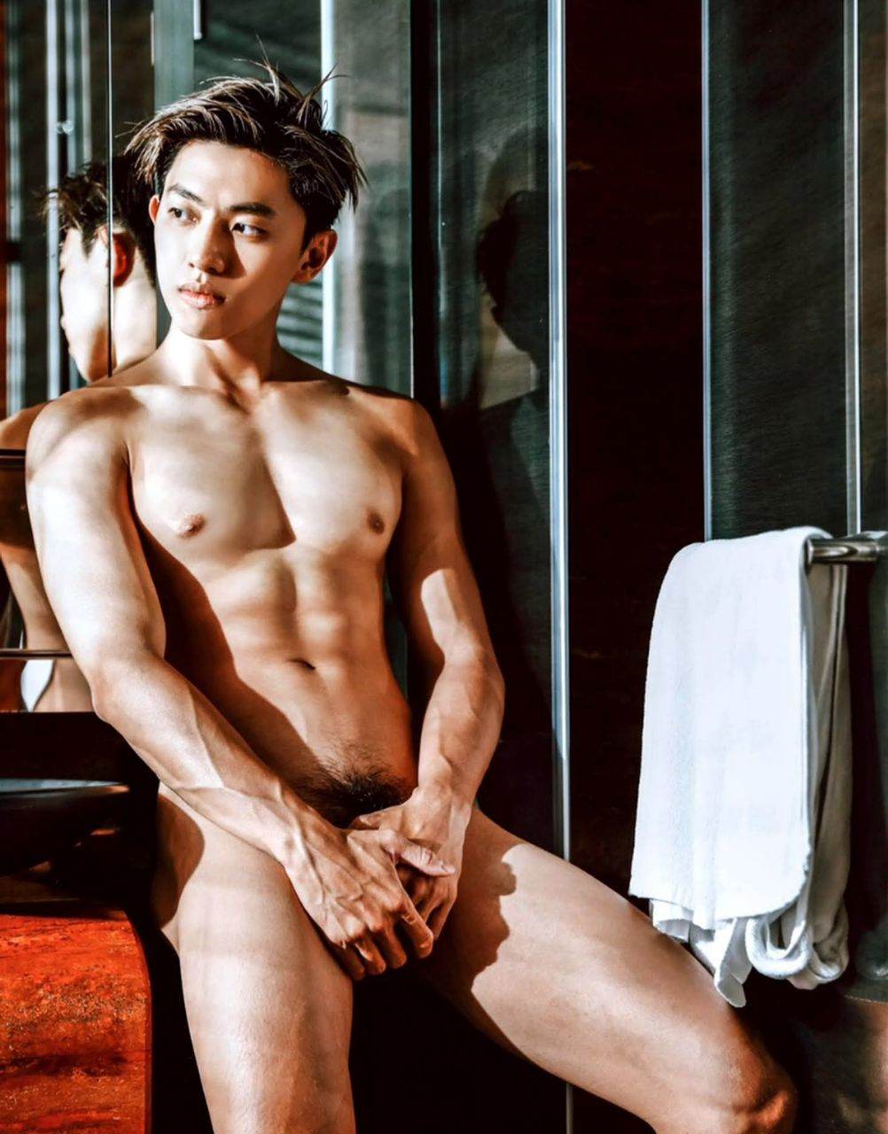 หนุ่มหล่อขึ้นปก 1033.2