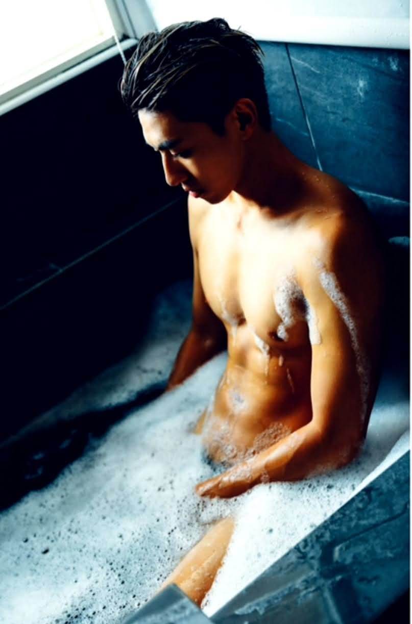 หนุ่มหล่อขึ้นปก 1033.2