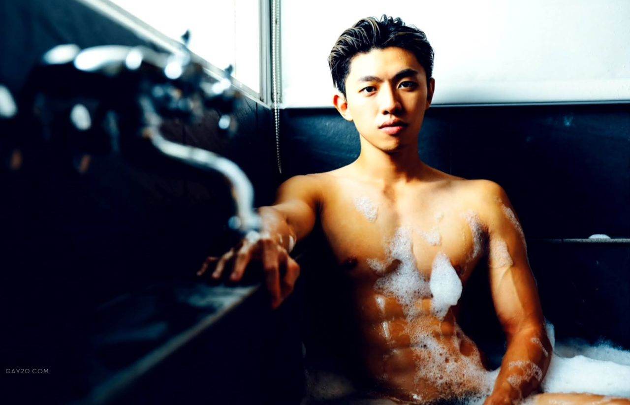 หนุ่มหล่อขึ้นปก 1033.2