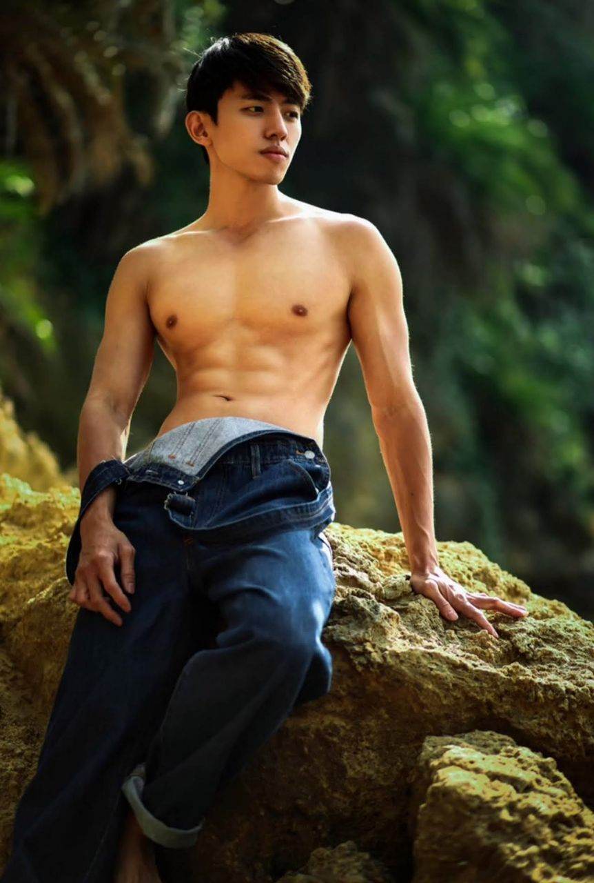หนุ่มหล่อขึ้นปก 1033.2