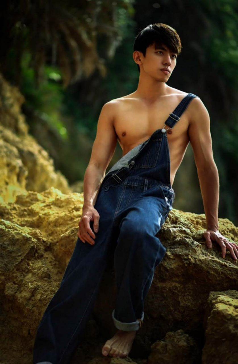 หนุ่มหล่อขึ้นปก 1033.2