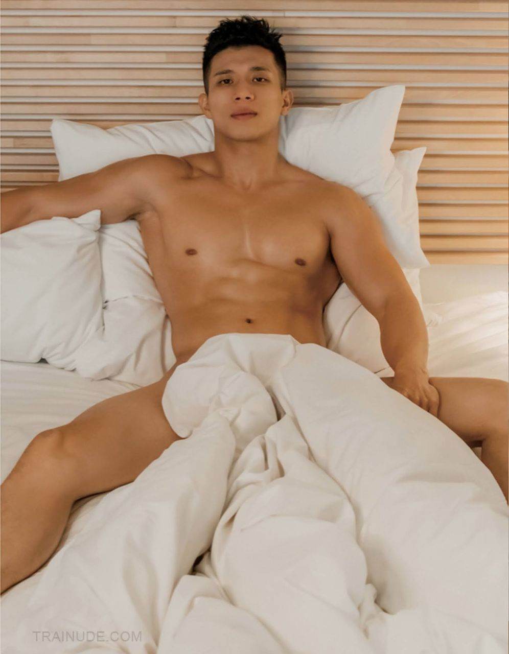 หนุ่มหล่อขึ้นปก 1027.11