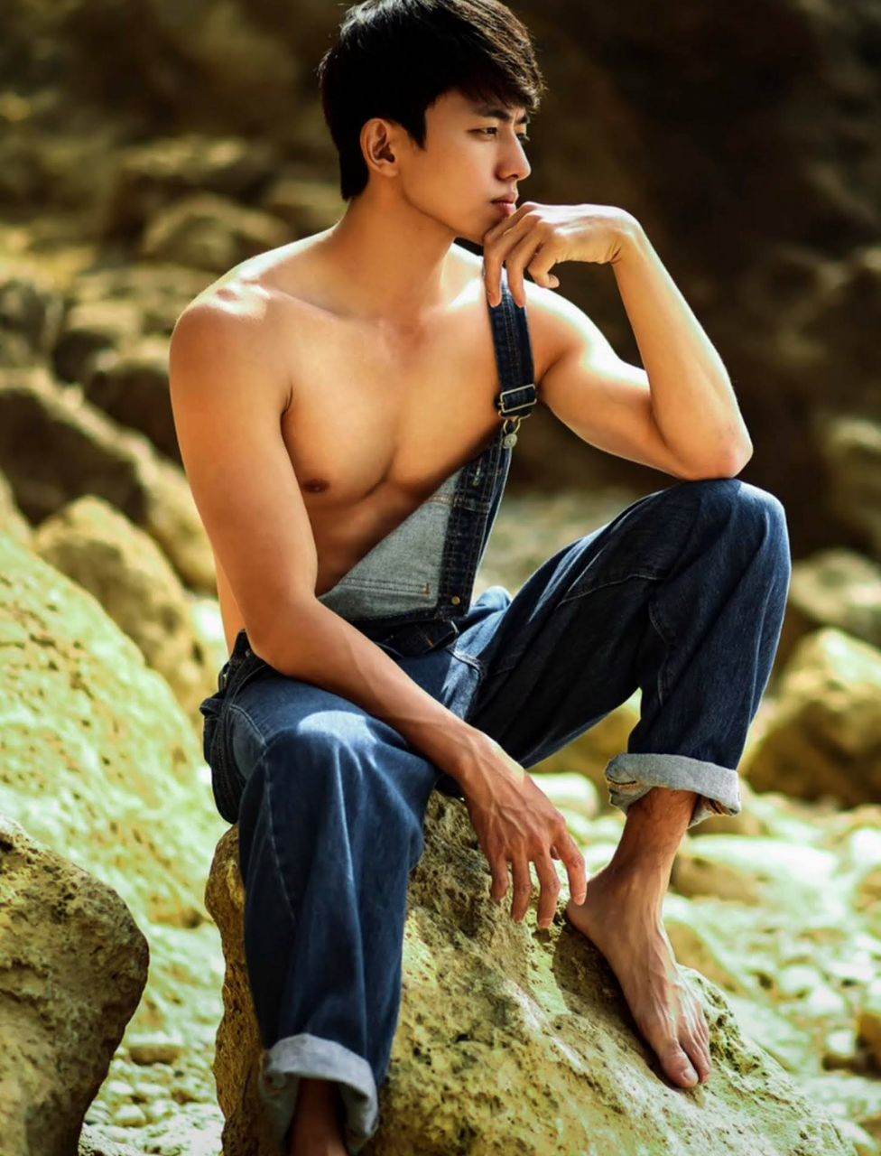 หนุ่มหล่อขึ้นปก 1033.3