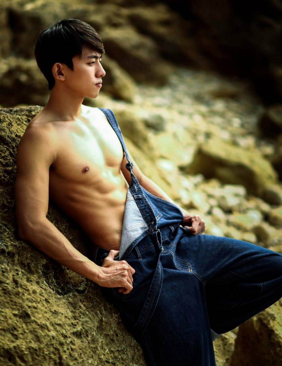 หนุ่มหล่อขึ้นปก 1033.3