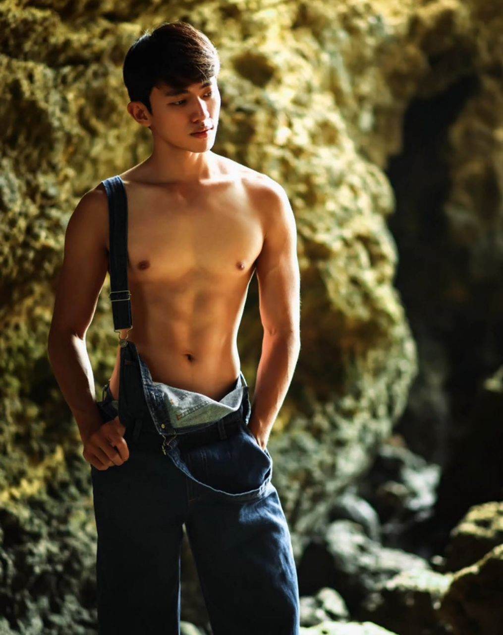 หนุ่มหล่อขึ้นปก 1033.3