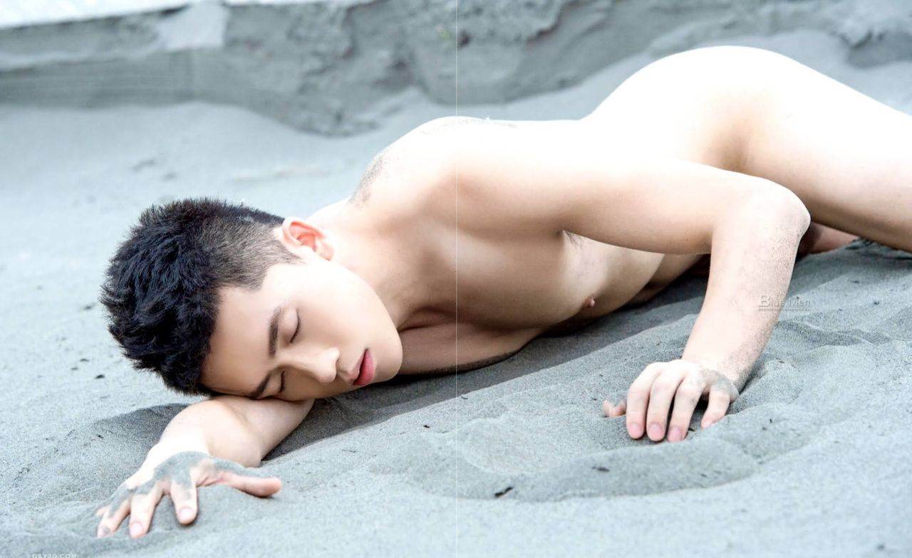 หนุ่มหล่อขึ้นปก 1036