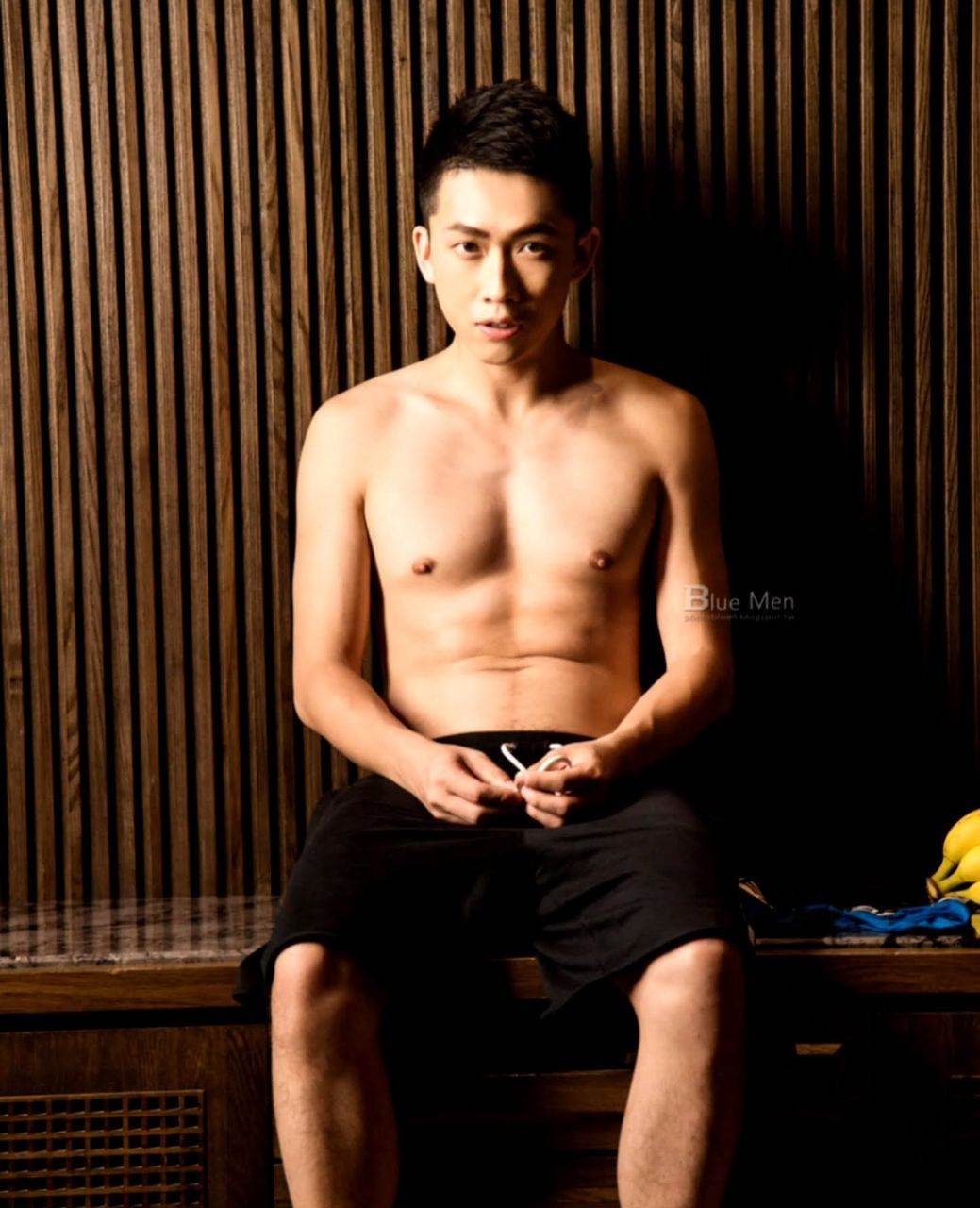 หนุ่มหล่อขึ้นปก 1036