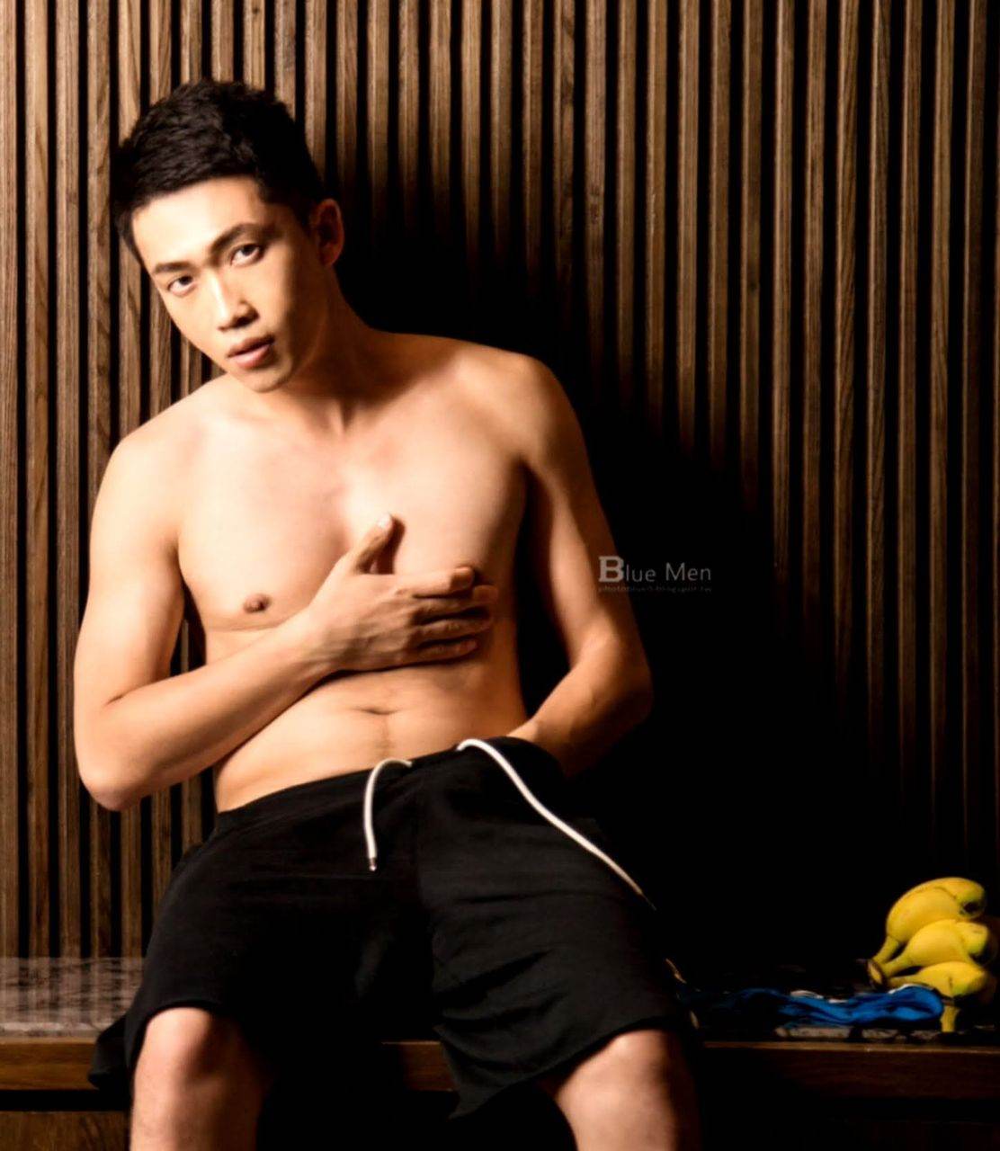 หนุ่มหล่อขึ้นปก 1036