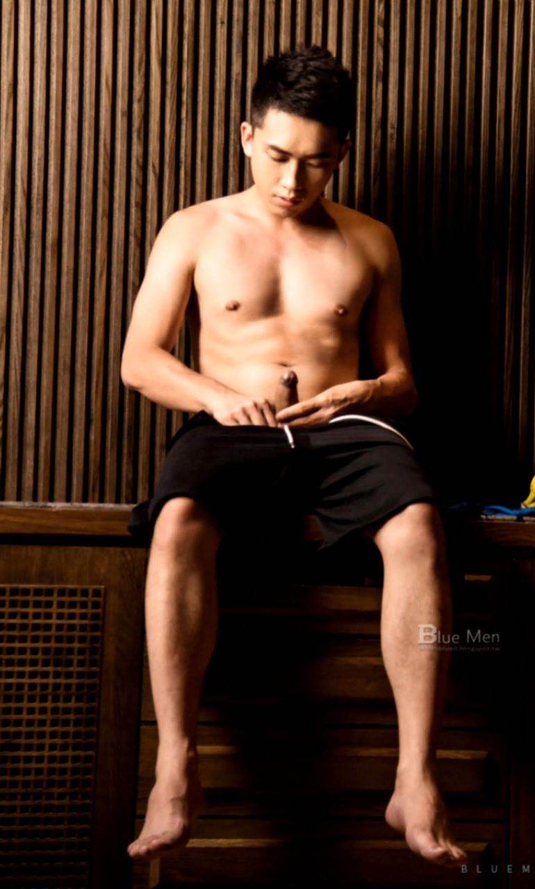 หนุ่มหล่อขึ้นปก 1036