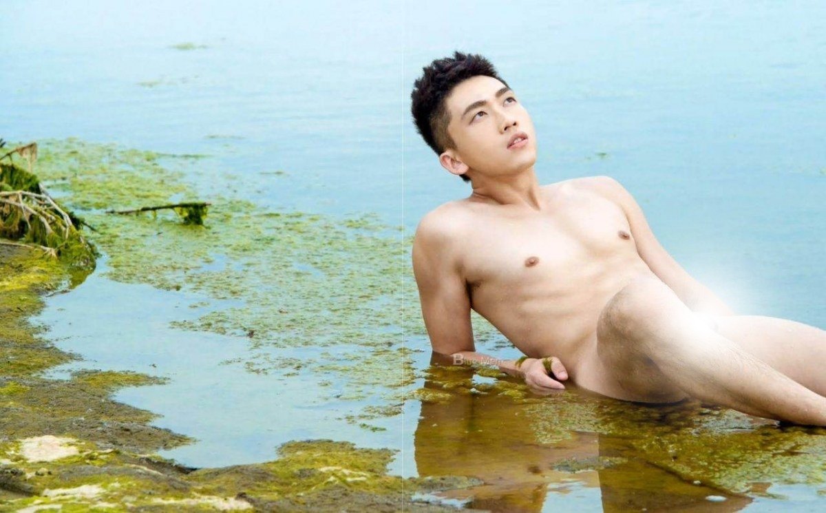 หนุ่มหล่อขึ้นปก 1036