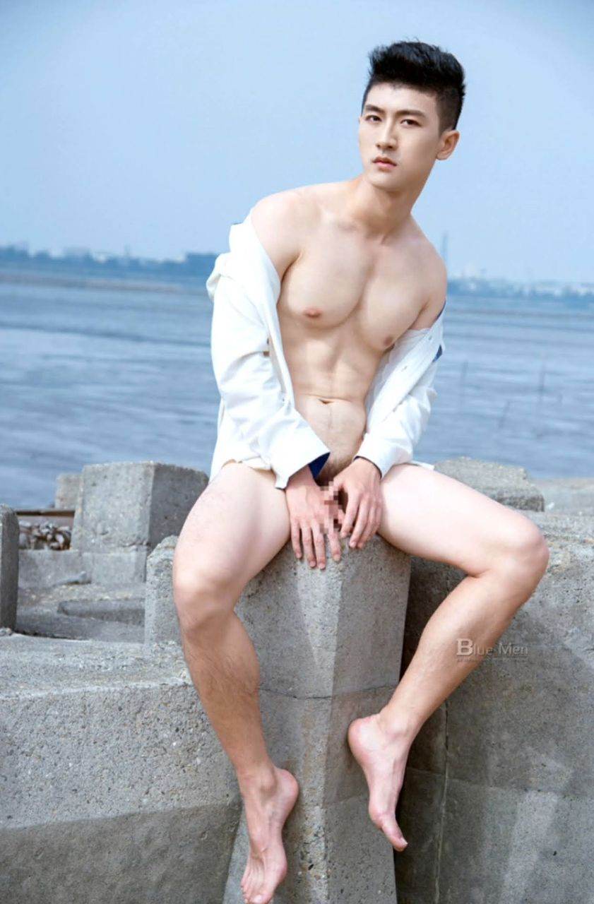 หนุ่มหล่อขึ้นปก 1038