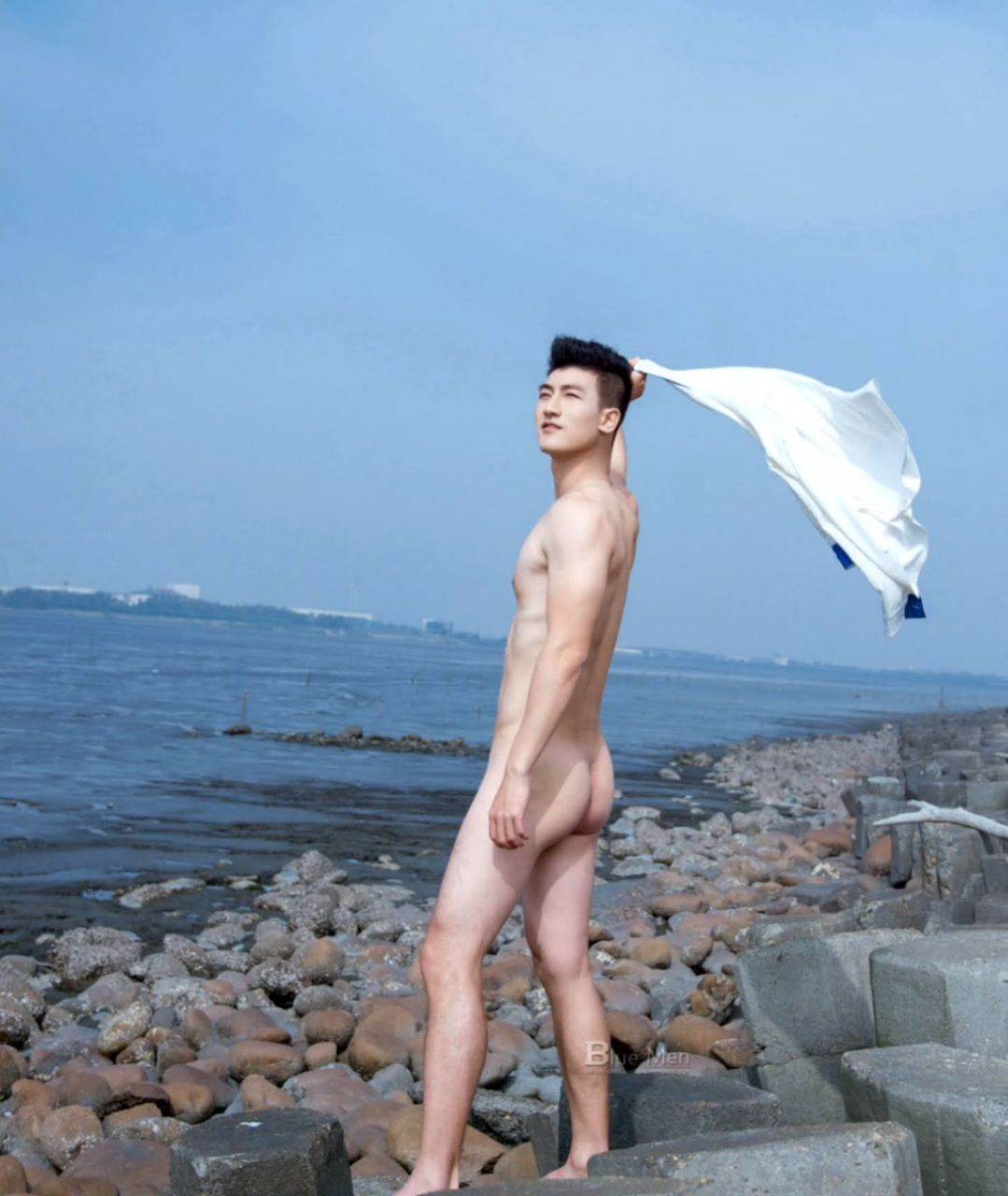 หนุ่มหล่อขึ้นปก 1038