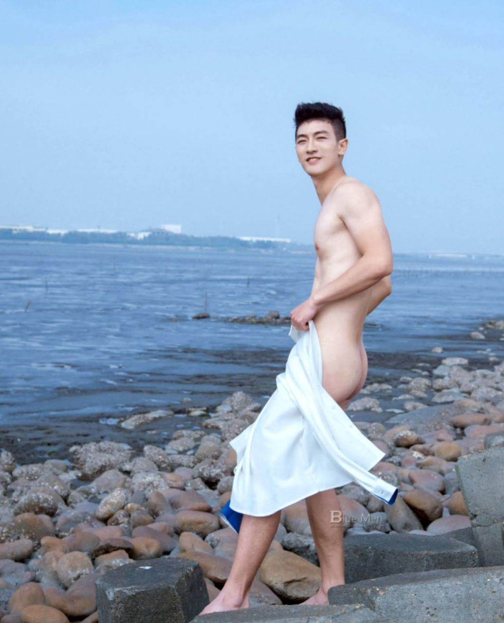 หนุ่มหล่อขึ้นปก 1038