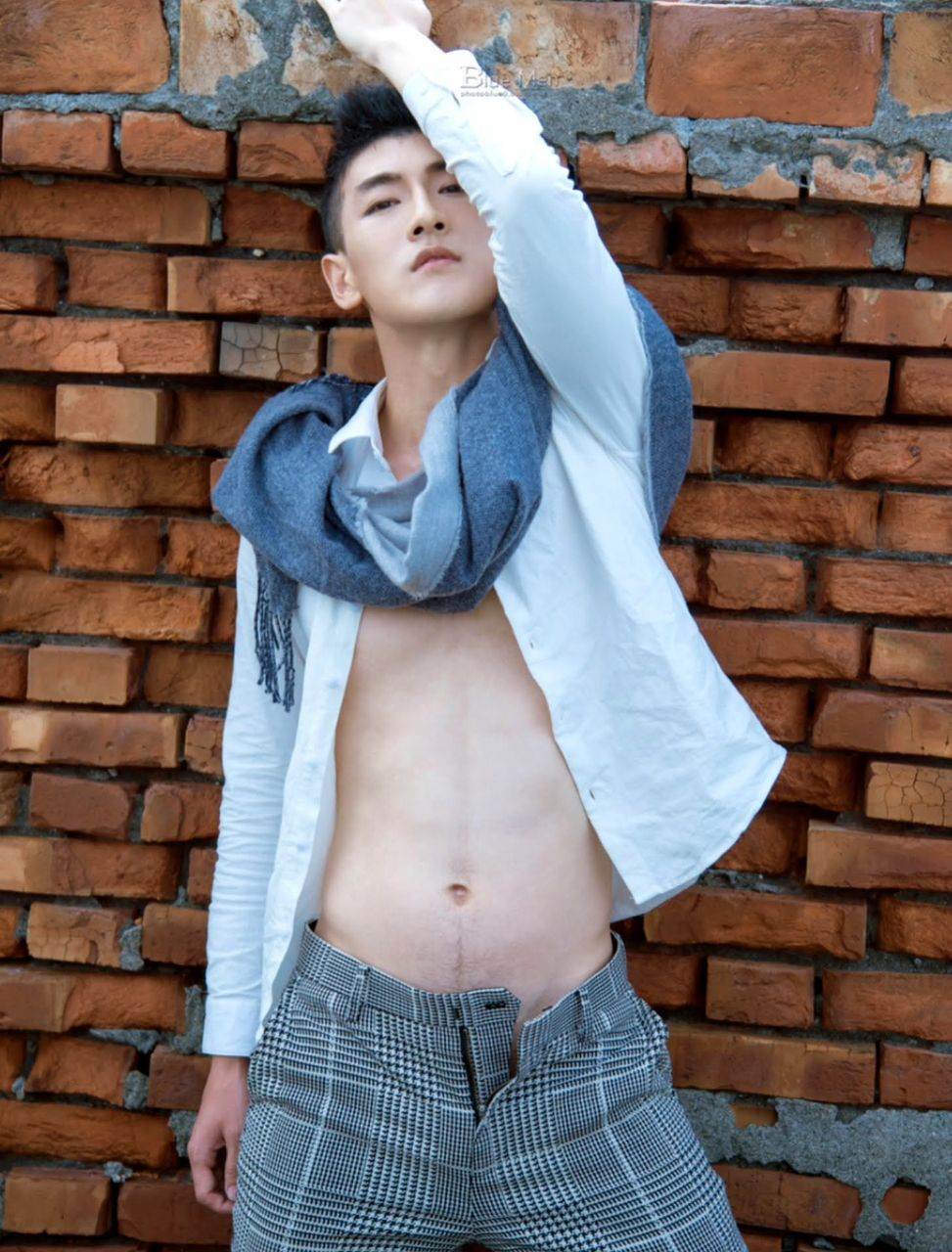 หนุ่มหล่อขึ้นปก 1038