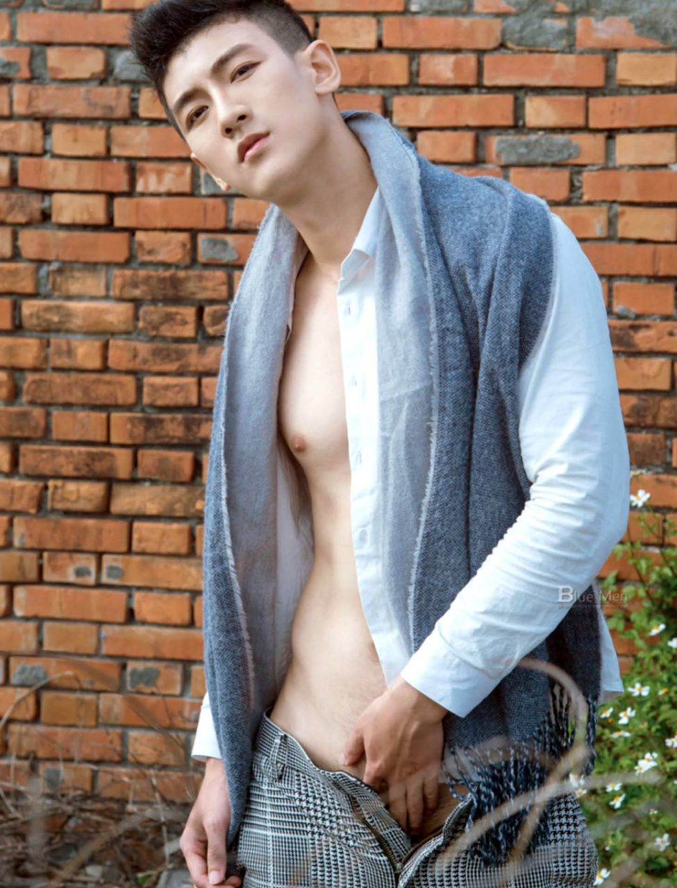 หนุ่มหล่อขึ้นปก 1038
