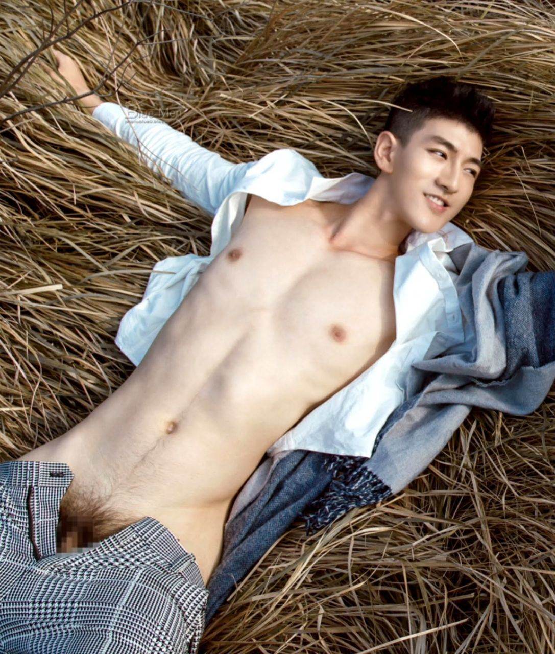หนุ่มหล่อขึ้นปก 1038