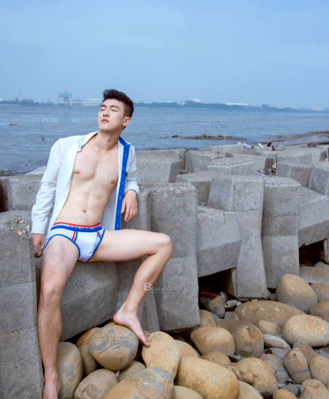 หนุ่มหล่อขึ้นปก 1038