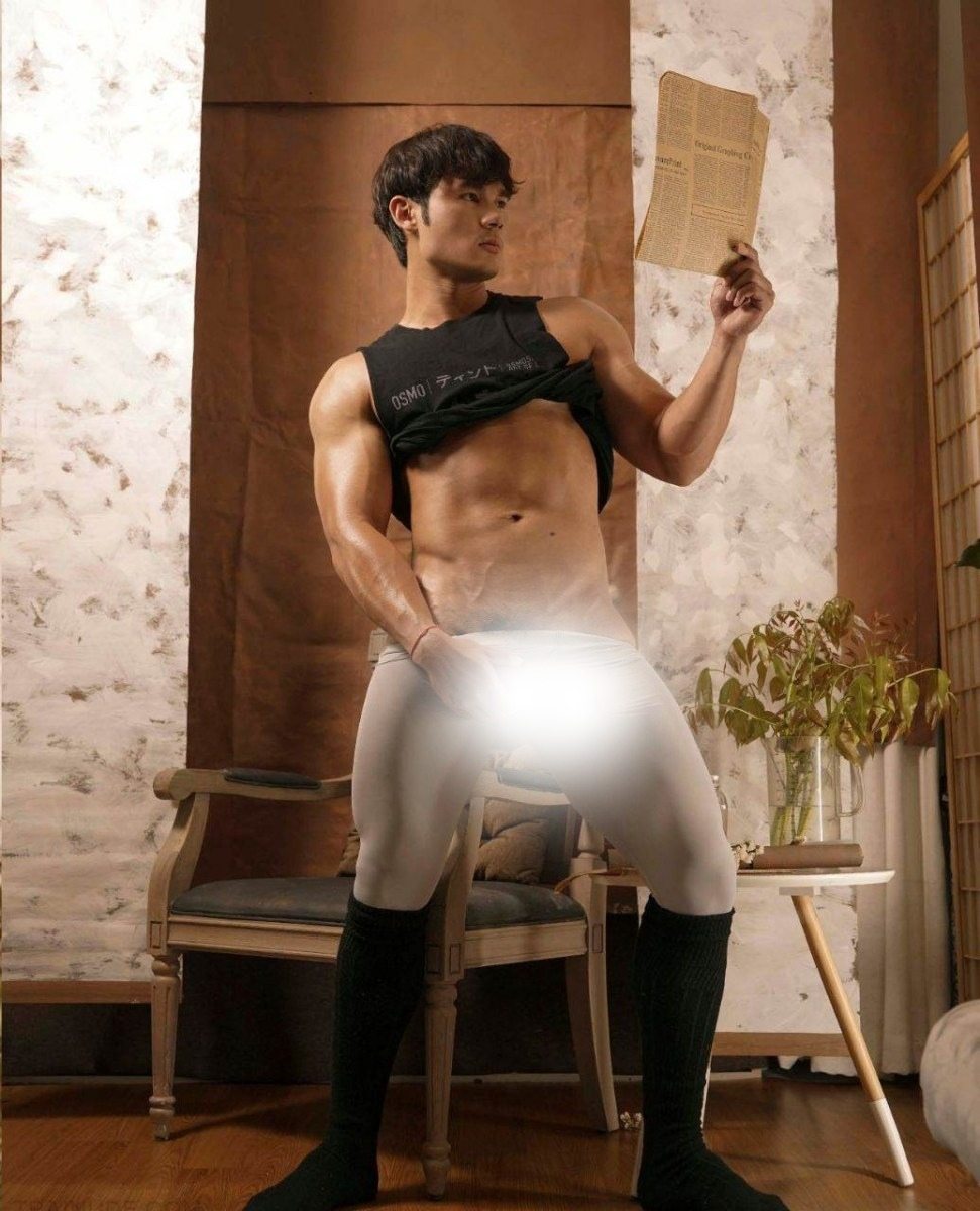 หนุ่มหล่อขึ้นปก 1039