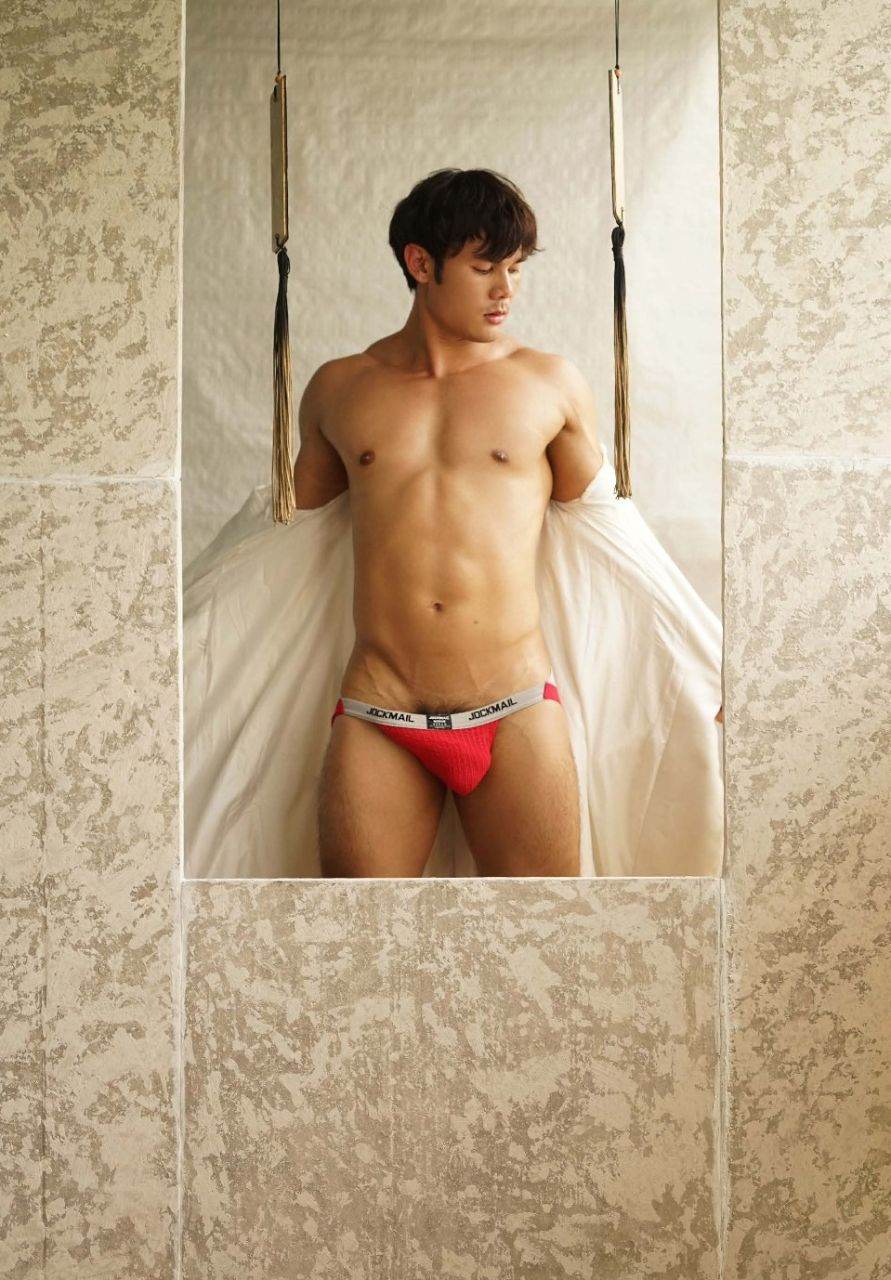หนุ่มหล่อขึ้นปก 1039.1